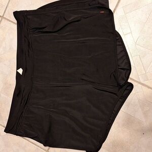 Womens Livi solid black stretch performance shorts size 24